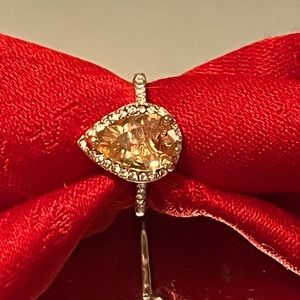 Sparkling Yellow Citrine gemstone surrounded by clear zircon. Size 8. NWOT